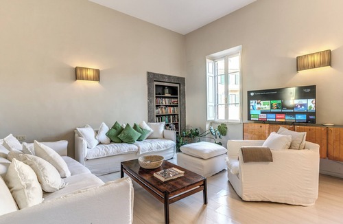 Rome City Centre Apartment | Bright and spacious 3 BDR Apt in Piazza Margana Rome