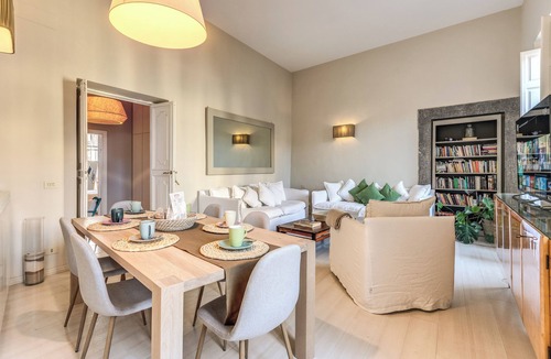 Rome City Centre Apartment | Bright and spacious 3 BDR Apt in Piazza Margana Rome
