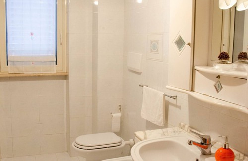 Sora House | BRIGHT APARTMENT IN VILLA WITH Garden and Private Parking