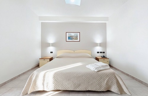 Monte Sant'Angelo Bed & Breakfast | Bright B&B with Sea View Balcony - 102 - Santangelo - Pool