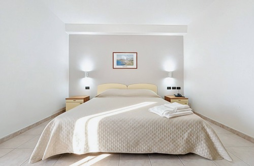 Monte Sant'Angelo Bed & Breakfast | Bright B&B with Sea View Balcony - 226 - Santangelo - Pool