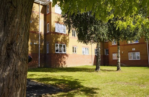 Cricklewood Apartment | Bright & cosy flat with easy access of all London