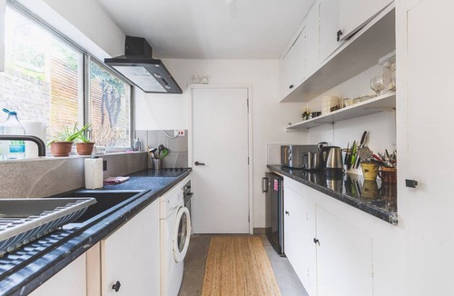 Angel Apartment | Bright Islington One Bedroom Retreat