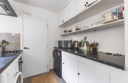 Angel Apartment | Bright Islington One Bedroom Retreat