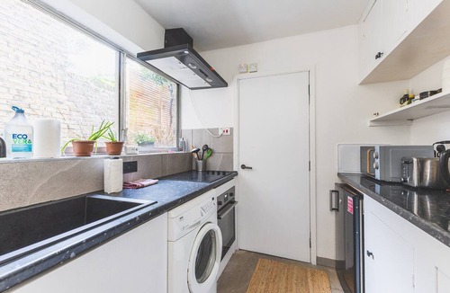 Angel Apartment | Bright Islington One Bedroom Retreat