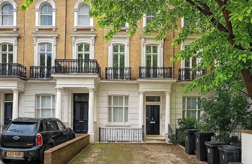 Lancaster Gate Apartment | British-style (10) Studio in Hyde Park