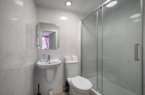 Lancaster Gate Apartment | British-style (10) Studio in Hyde Park