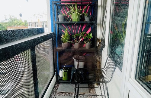Brixton Hill Apartment | Brixton Colourful 2 Double Bed Flat