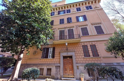 Quartiere III Pinciano Apartment | Bruno Buozzi, Beautiful 2br Apt With Terrace By Halldis