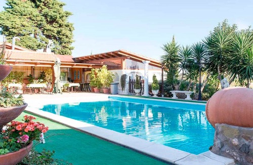 Cerveteri House | Bungalow with garden in the countryside of Rome