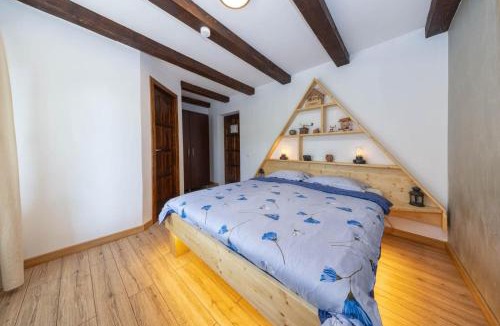 Bran Cabin | Cabana la Flo