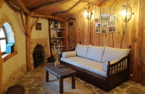 Salles-en-Toulon House | Cabane de Hobbit insolite proche Futuroscope - Le Coteau des Fadets
