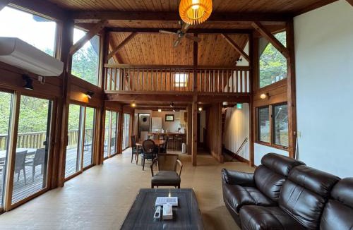 Fujikawaguchiko House | Cabin D 3min walk Lake Saiko remote work BBQ, 5min drive Kawaguchi Lake Mt Fuji view