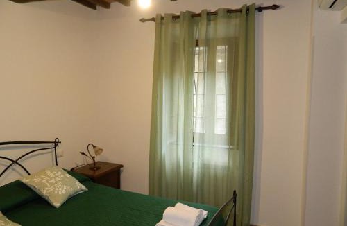 Bagnoregio House | Camera matrimoniale Nicolò con bagno privato