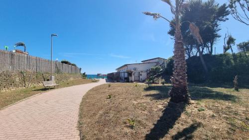 Fondi House | CAMERA SUL MARE con OMBRELLONE