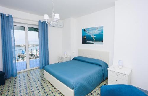 Marina Grande Apartment | Capri holiday home with a sea view