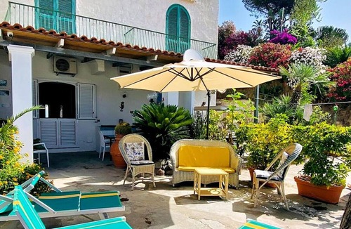 Sant'Angelo Cottage | "Casa Angiolina" 1 minute from the world-famous Fumarole beach.