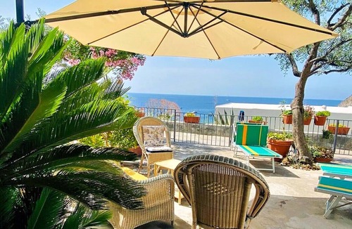 Sant'Angelo Cottage | "Casa Angiolina" 1 minute from the world-famous Fumarole beach.