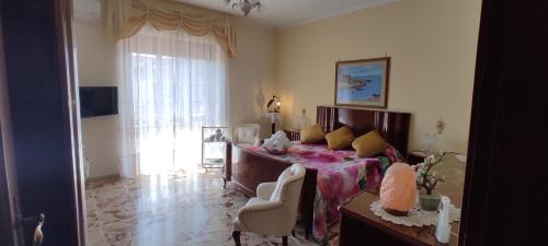 Castellammare di Stabia House | Casa Anna B&B- Luminosa con 2 balconi vista Vesuvio-IDEALE PER FAMIGLIE