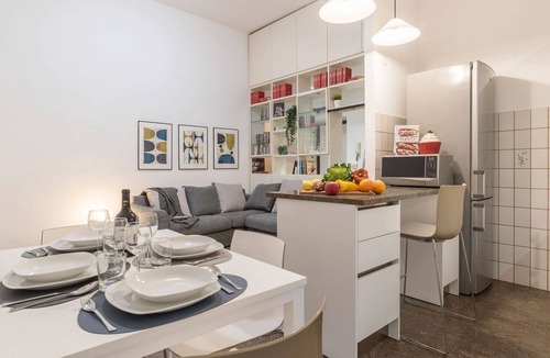 Rione XVI Ludovisi Apartment | Casa Aurora - WelcometoRhome 2BR 2BTH AC Wifi fully equipped