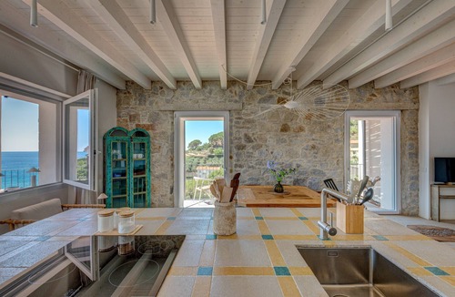 Seccheto Apartment | Casa Azzurrina Mare Apartment with Sea View, Wi-Fi, and Air Conditioning