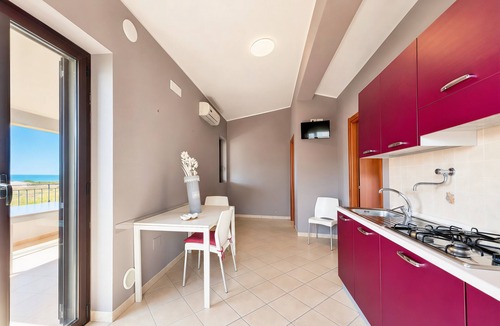Chiesiola Apartment | Casa Carrubo - Villa Mapa with Sea View, Wi-Fi & Air Conditioning