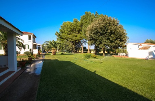 Pisticci House | Casa del Gelsomino, Ionian Coast of Matera: 5 km from the sea, A/C, garden, Wi-Fi