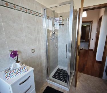 Montecarotto Apartment | CASA DORIS Montecarotto, Le Marche - Top Lage, Glasfaser WIFI, neu renoviert