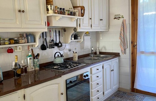 Lake Bracciano Apartment | Casa Felice 2 double bedrooms, 2 bathrooms, lake view, garden, 5 minutes from downtown