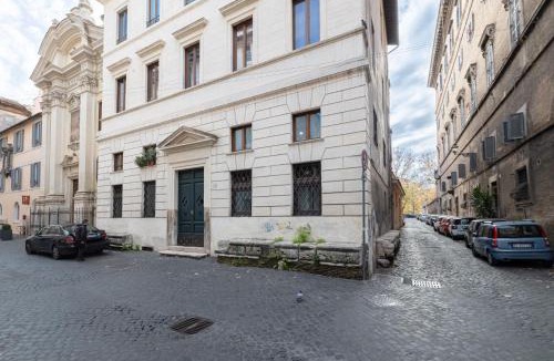Rione V Ponte Apartment | Casa Giulia by Burghesius