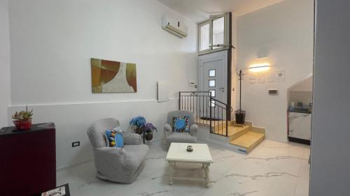 Qualiano House | Casa intera piano terra con piccolo giardino