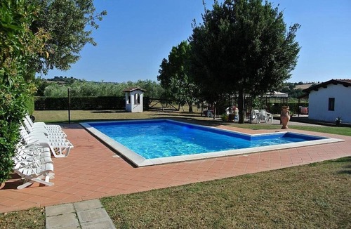 Campagnatico House | Casa Maggiorana C: A characteristic and welcoming apartment that is part of an ancient country house surrounded by the greenery, with Free WI-FI.
