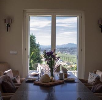 Citta Sant'Angelo Villa | Casa Maiella by Rentbeat