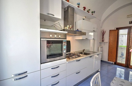 Meta Apartment | Casa Maiera: A welcoming apartment situated at a short distance from the beach, with Free WI-FI.