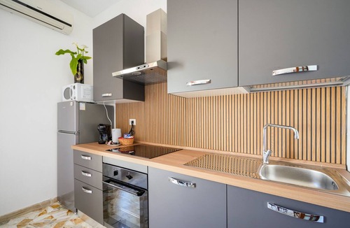 Santo Spirito Apartment | 'Casa Merlino - Double Room' with Balcony, Wi-Fi and Air Conditioning