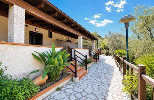 Chiesiola Apartment | Casa Mimosa at Villa Mapa: Sea View, Wi-Fi & Air Conditioning