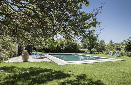Asciano House | Casa Monia F: A welcoming cottage surrounded by the greenery, with Free WI-FI.