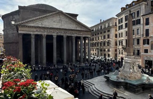 Rome City Centre Apartment | Casa Morgana - The Pantheon Balcony Suite