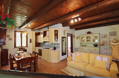 Pollenza House | Casa Polly - 2 bedrooms, pool, airco, wifi, pet friendly, Marche