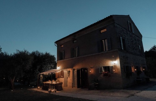Petriolo House | Casa Rosa, a typical Marche dwelling with a Provençal flavor
