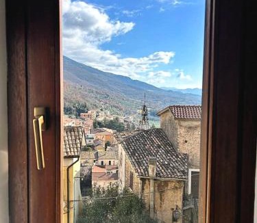 San Donato Val Di Comino House | CASA VACANZE All'OROLOGIO 2 CAMERE, BARBECUE, VISTA, TERRAZZA