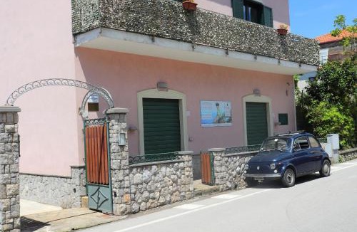 Sant'Agata sui Due Golfi House | Casa Vacanze Il Postino
