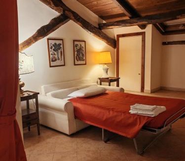 Pomezia House | Casale DI Tormaggiore Villa And Country Suites