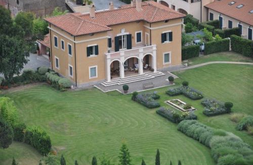Pomezia House | Casale DI Tormaggiore Villa And Country Suites
