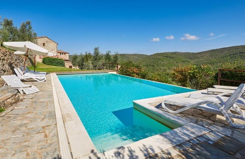 Radda in Chianti Villa | Casale il Gualdo by VacaVilla