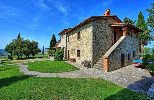 Castiglione d'Orcia Villa | Casale Santa Francesca - Country Villa with swimming pool in Orcia Valley, Tuscany