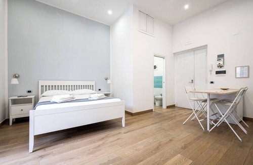 Secondigliano House | CasaRÉ - One Bedroom Guest House, Sleeps 2