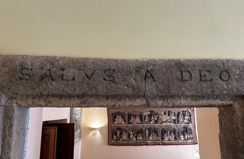 Vetralla House | Castello Vinci Historic Room with Private Bathroom