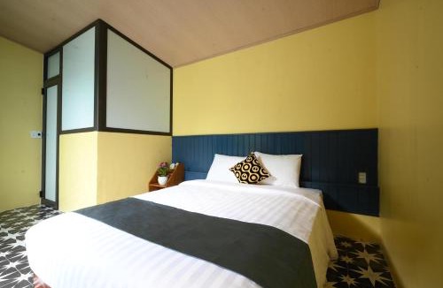 Tran Chau House | Catba Papillon Garden Bungalows & Resort