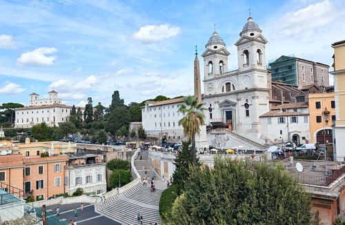 Rione III Colonna Apartment | Central between Spanish Steps and Trevi Fountain 2 double bedrooms WI FI